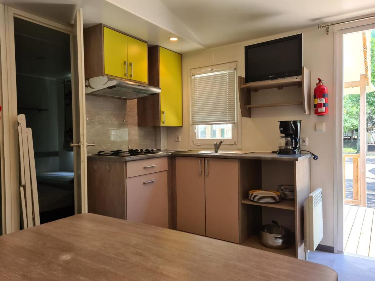 Mobil Home Camping Des 7 Fonts Agde Buitenkant foto